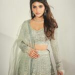 Sreeleela Instagram - Alexa play ‘Chand Sifarish’ 🌙 . . . . . . . . Makeup- @Deepikakarnanimakeovers Hair- @koduruamarnath Shot by - @arifminhaz Styled by- @archamehta Outfit - @bindaniofficial Jewellery - @karnikajewelshyd