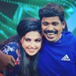 Sreevidya Nair Instagram - അടുത്ത ഷെഡ്യുളിൽ കാണാം മക്കളെ എന്ന് പറഞ്ഞ കെട്ടിപിടിച്ചു പോയതല്ലേ സുധിചേട്ടാ !! മക്കളെ എന്നുള്ള ആ വിളിക്ക് ഞങ്ങൾ ഇനിയും കാത്തിരിക്കും 😔😔😔