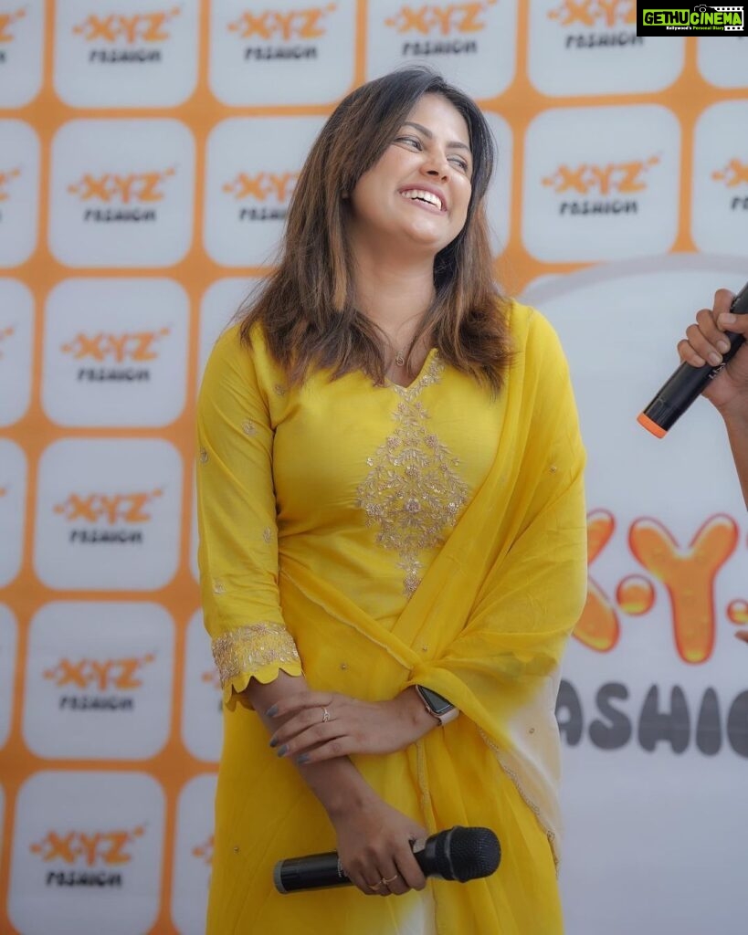Sreevidya Nair Instagram - A whole hearted smile of mine after inaugurating @xyzfashion.india ❤️ 👗 @denairaboutique 📷 @abhilashkurups #inaguration #poochakkad #xyzfashionstore