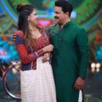 Sreevidya Nair Instagram - “തോഴീ നീയൊരുക്കുന്നു ഒരു ദേവിയായെൻ ഗ്രാമത്തെ ഞാൻ ഇതിന്റെ തീരത്തെ വന ഗോപ ബാലൻ ആകുന്നു…” A wonderful Onam with one and only ജനപ്രിയ നായകൻ @dileep ettan ❤️ 📷 @jinishphotogenic 👗 @niharikabyarya 💄 @arun_uthradam