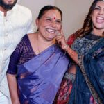Sreevidya Nair Instagram - I’ve always wanted to share this amazing moment in Amma’s life with you. And I’ve realised that Mom is the most important person in our lives and that she is truly happy for Chinnu and me. I am aware of the high expectations you have of me, and I assure you, my love, that I will never let you down and will fulfil all your wishes. Love you to the moon and back!! @padmarmchnd ❤️ @sreevidya__mullachery ❤️ Thank you @wings_media for capturing my all time favourite picture ❤️