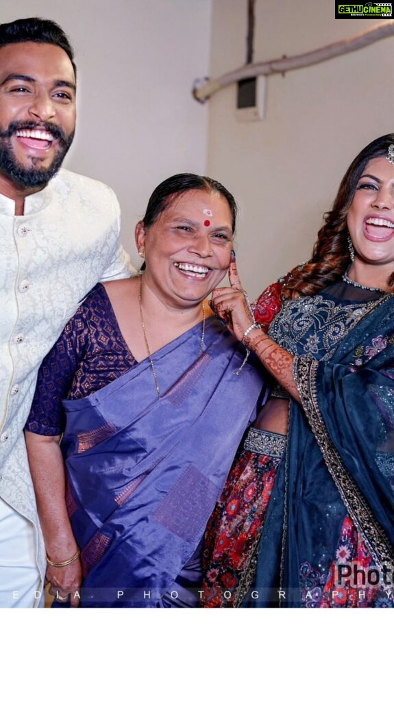 Sreevidya Nair Instagram - I’ve always wanted to share this amazing moment in Amma’s life with you. And I’ve realised that Mom is the most important person in our lives and that she is truly happy for Chinnu and me. I am aware of the high expectations you have of me, and I assure you, my love, that I will never let you down and will fulfil all your wishes. Love you to the moon and back!! @padmarmchnd ❤️ @sreevidya__mullachery ❤️ Thank you @wings_media for capturing my all time favourite picture ❤️