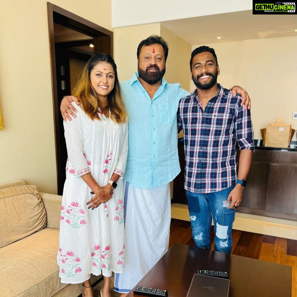 Sreevidya Nair Instagram - A human being who is as sweet as chocolate 🥰🥰 @sureshgopi sir ♥️ I was eagerly waiting to see you and get your blessings for our engagement. I'm not even going to share a single piece of your engagement gift with anyone.🤓 Thank youuu @vishnu.kurup chettaa for the picture 🥰 Kochi Marriott Hotel