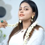Sreevidya Nair Instagram - Onam is right around the corner and dull skin is a strict no-no! And why worry when you can give your skin a Golden GLOW in just 7 days! Try the #7DaysToGlow Routine with Pears and get glowing skin right in time for Onam! ⭐ #PearsGlycerine #PearsSoap #Onam