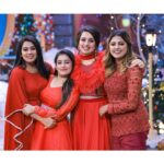 Sreevidya Nair Instagram - Merry Christmas from us ✌🏻 📷 @3leaf_photography 👗 @jazaashdesignstudio 💄 @arun_uthradam