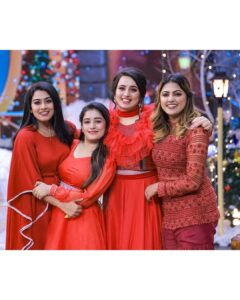 Sreevidya Nair Instagram - Merry Christmas from us ✌🏻

📷 @3leaf_photography 

👗 @jazaashdesignstudio 

💄 @arun_uthradam