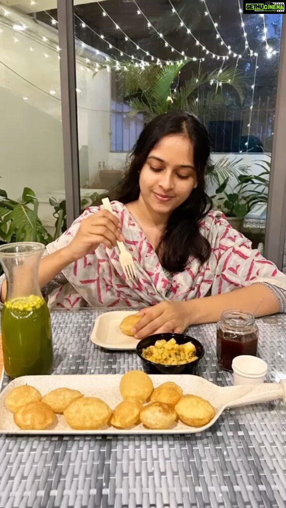 Sri Divya Instagram - Tag that friend who spends forever looking at the menu, only to order the same thing every single time! 🍽😂 #RoutineEater