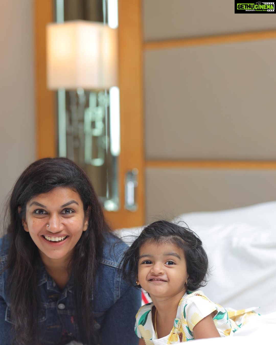 Sridevi Ashok Instagram - That’s our Sunday family time …🥰❤️ @ashok_chintala @sitara_chintala #srideviashok #familytime #familyphotography #westinchennai #couplegoals #fashionstyle #fashionblogger #fashionable #chennaiinfluencer #westin #marriottbonvoy #marriott The Westin Chennai Velachery