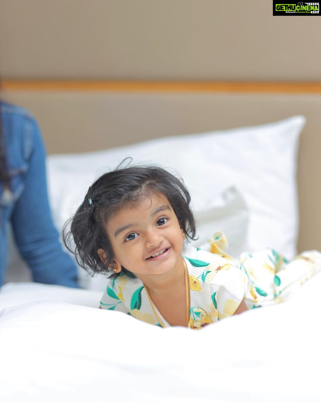 Sridevi Ashok Instagram - That’s our Sunday family time …🥰❤️ @ashok_chintala @sitara_chintala #srideviashok #familytime #familyphotography #westinchennai #couplegoals #fashionstyle #fashionblogger #fashionable #chennaiinfluencer #westin #marriottbonvoy #marriott The Westin Chennai Velachery