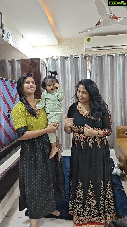 Sridevi Ashok Instagram - Day is Happy, when we meet our friend after long days🤗🤗💐💐 Love you Sriiiii and my dear kutti Papu . . #friendship #friendshipgoals #chat #chattabox #enjoyment #happiness #chandramukhi #rajinikanth #prabhu #dialogue
