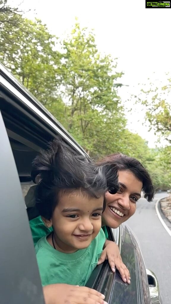 Sridevi Ashok Instagram - Watched #SweetKaaramCoffee with my family and we totally felt like a road trip! Packed our bags to make memories ❤️🥰 Checkout out this beautiful series with soulful songs on @primevideo #srideviashok #cargaalamey