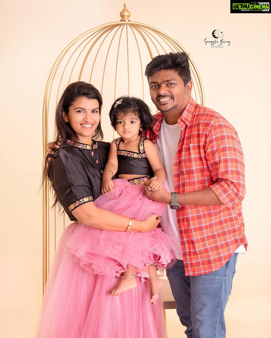 Sridevi Ashok Instagram - Birthday photoshoot for @sitara_chintala Photography: @snugglebunnyphotography Combo dress : @io__fashion #srideviashok #birthdayphotoshoot #momanddaughter #momanddaughterdress #combodress Chennai, India