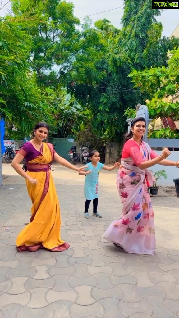 Sridevi Ashok Instagram - From the sets of ponni❤️❤️ going with the trend with cuties😍😍 #srideviashok #trendingreels