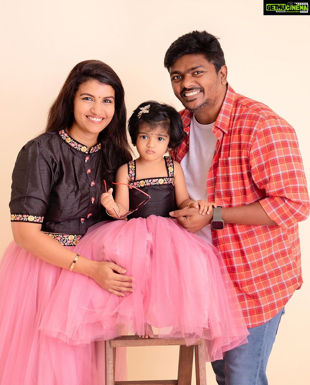 Sridevi Ashok Instagram - Birthday photoshoot for @sitara_chintala Photography: @snugglebunnyphotography Combo dress : @io__fashion #srideviashok #birthdayphotoshoot #momanddaughter #momanddaughterdress #combodress Chennai, India