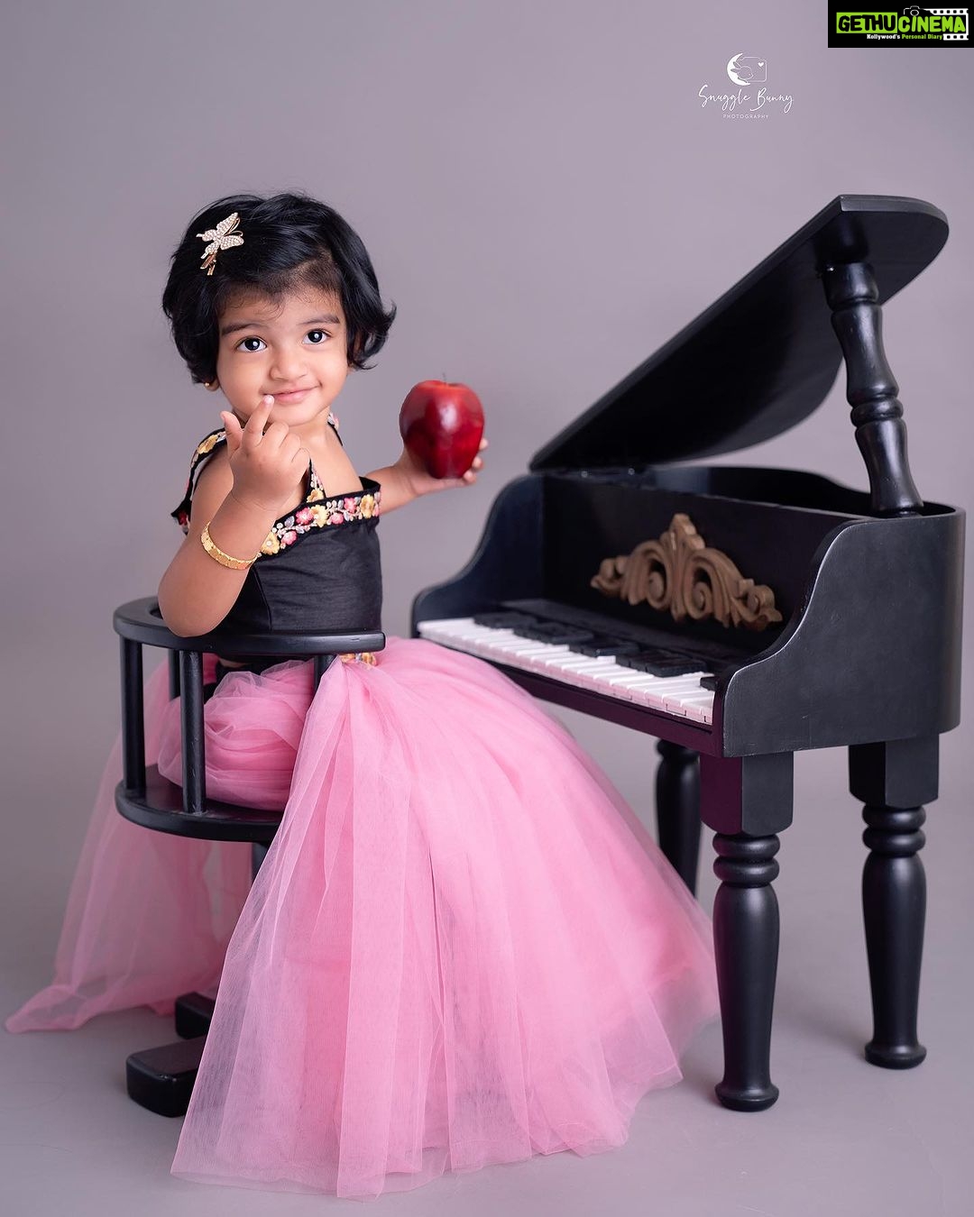 Sridevi Ashok Instagram - Birthday photoshoot for @sitara_chintala Photography: @snugglebunnyphotography Combo dress : @io__fashion #srideviashok #birthdayphotoshoot #momanddaughter #momanddaughterdress #combodress Chennai, India