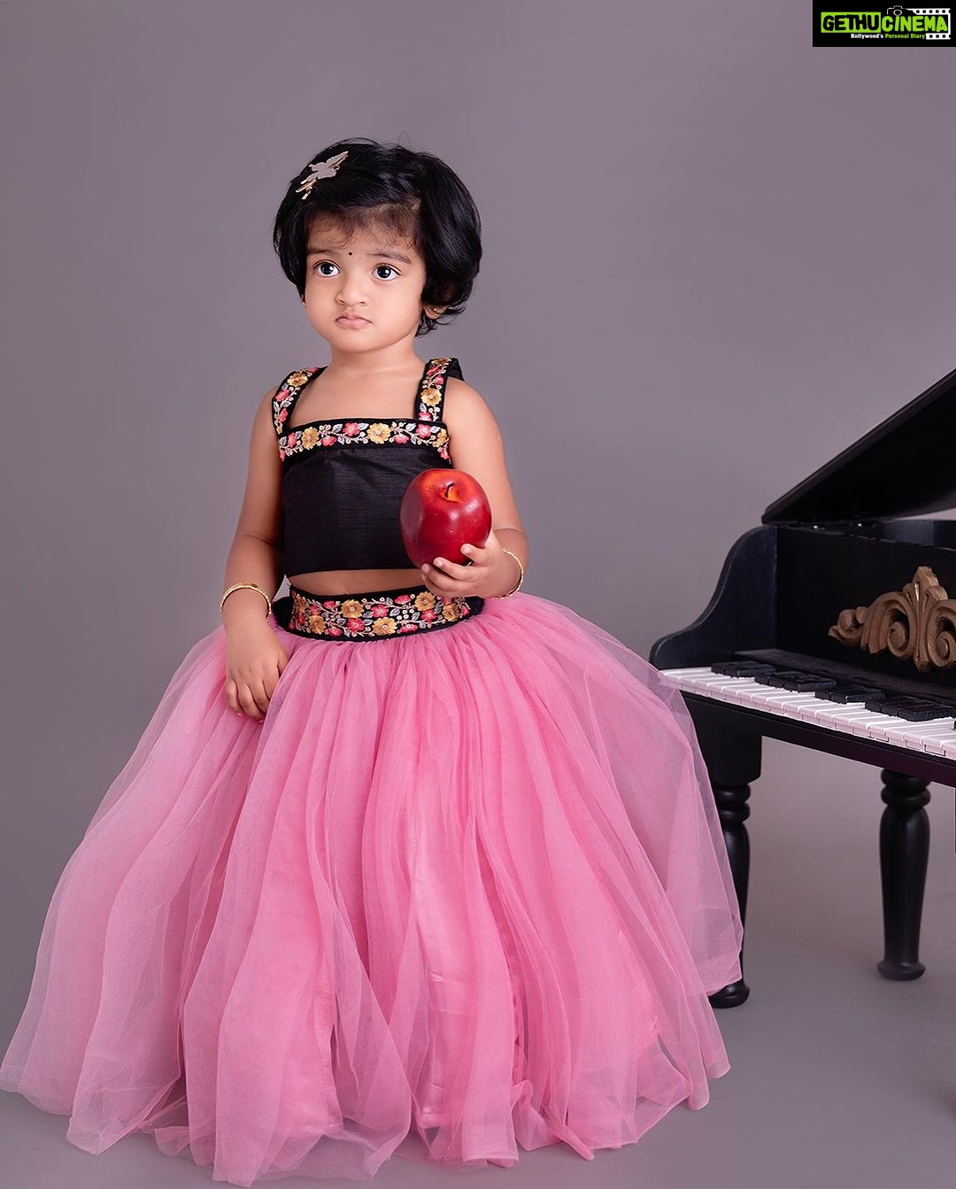Sridevi Ashok Instagram - Birthday photoshoot for @sitara_chintala Photography: @snugglebunnyphotography Combo dress : @io__fashion #srideviashok #birthdayphotoshoot #momanddaughter #momanddaughterdress #combodress Chennai, India