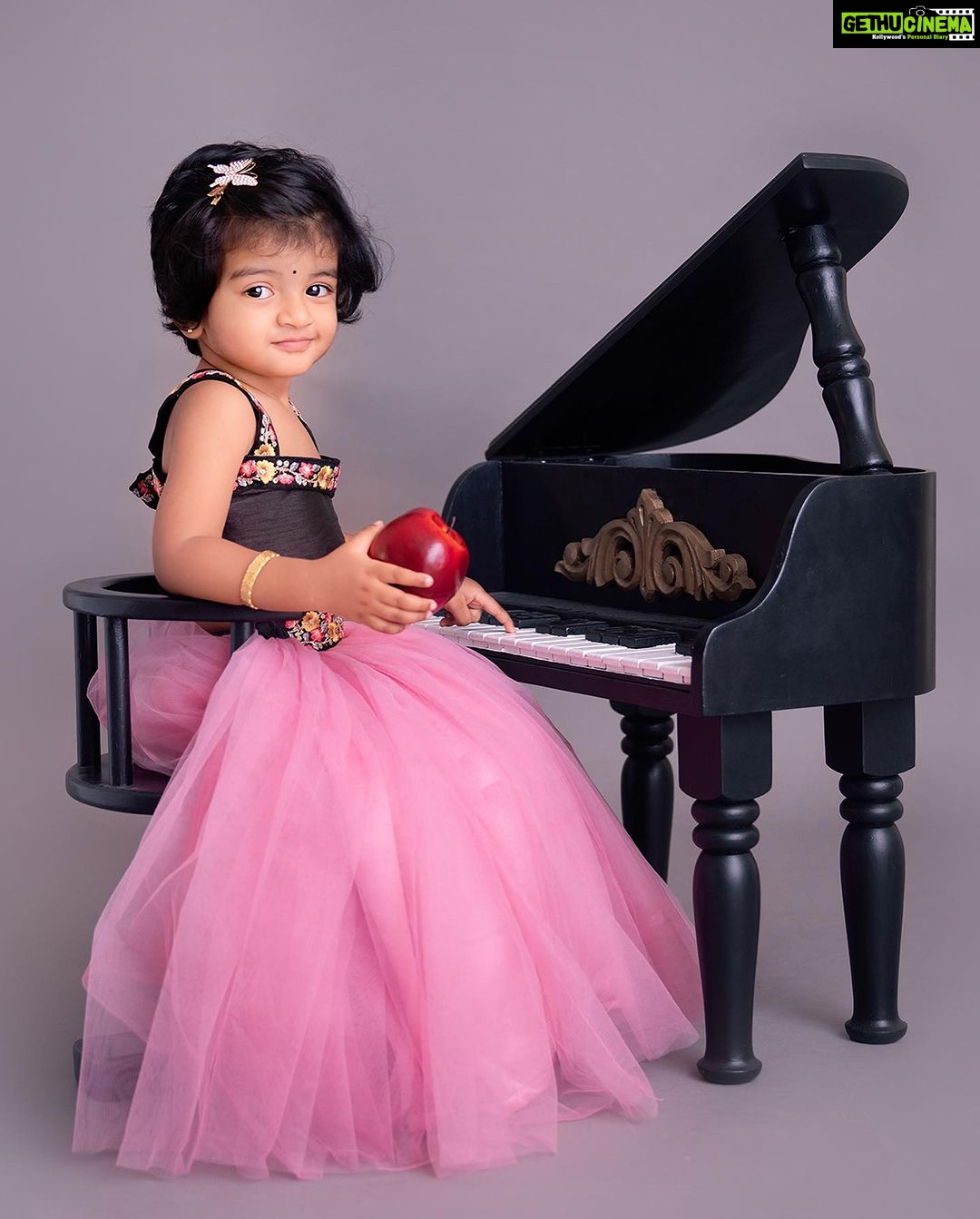 Sridevi Ashok Instagram - Birthday photoshoot for @sitara_chintala Photography: @snugglebunnyphotography Combo dress : @io__fashion #srideviashok #birthdayphotoshoot #momanddaughter #momanddaughterdress #combodress Chennai, India