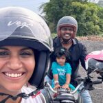 Sridevi Ashok Instagram – Happy Sunday 🥰❤️🤗🫶
“People are weird. When we find someone with a weirdness that is compatible with ours, we team up and call it love”

@karthikgkrish @worldofsiddharth 
#srideviashok #insta360 #insta360x3 #bikeride #hondahighness #hondahighnesscb350 #bigwingindia #nira #takkar