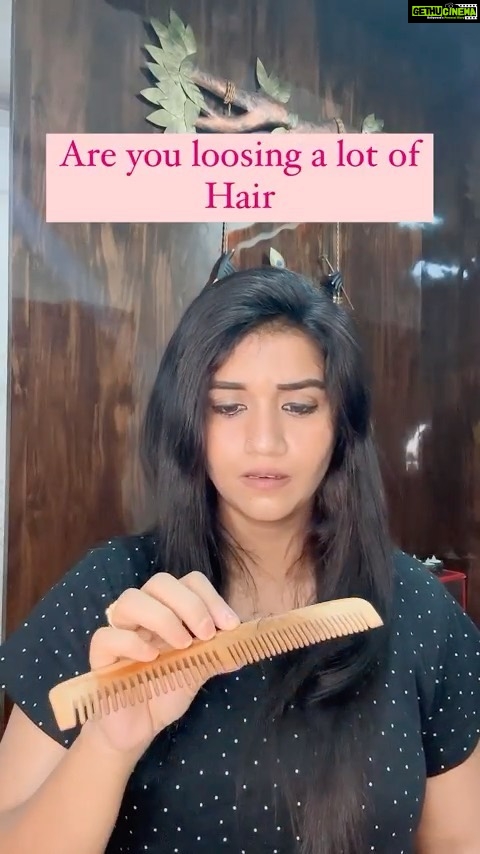 Sridevi Ashok Instagram - Hair oil: @vangaannachionline grandma formula made many faces to smile. This hair oil is made with 35 plus herbals, coconut oil, gingelly oil, castor oil and moringa seed oil. All herbs are hand picked from organic farms. Hair oil prepared by iron vessel in a traditional way. Check their insta page for reviews. Aloevera shampoo: Made with aloevera juice, it’s free from paraben, silicons, harmful chemicals and colours. Helps to reduce dandruff and improves hair strength. Ad #paidpartnership #srideviashok #haircare