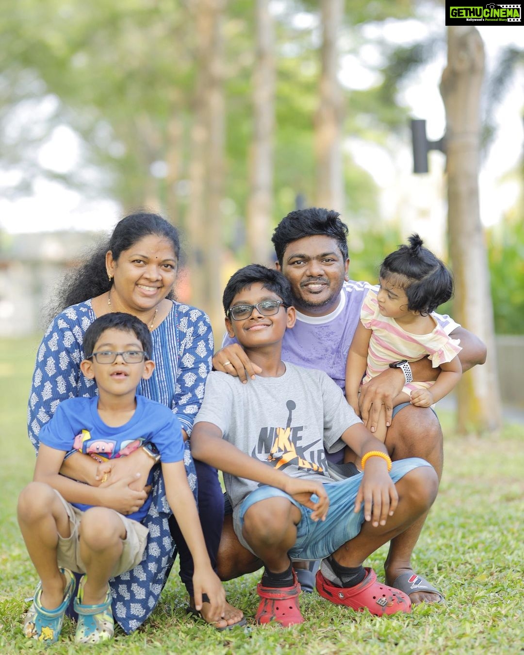 Sridevi Ashok Instagram - It’s family time . @ashok_chintala @sitara_chintala meeting her Atha, Mama and Arjun and Ajay Bava .. @sunrayvillageresort @sunraybeachfront #travelphotography #travelblogger Sunray Village Resort