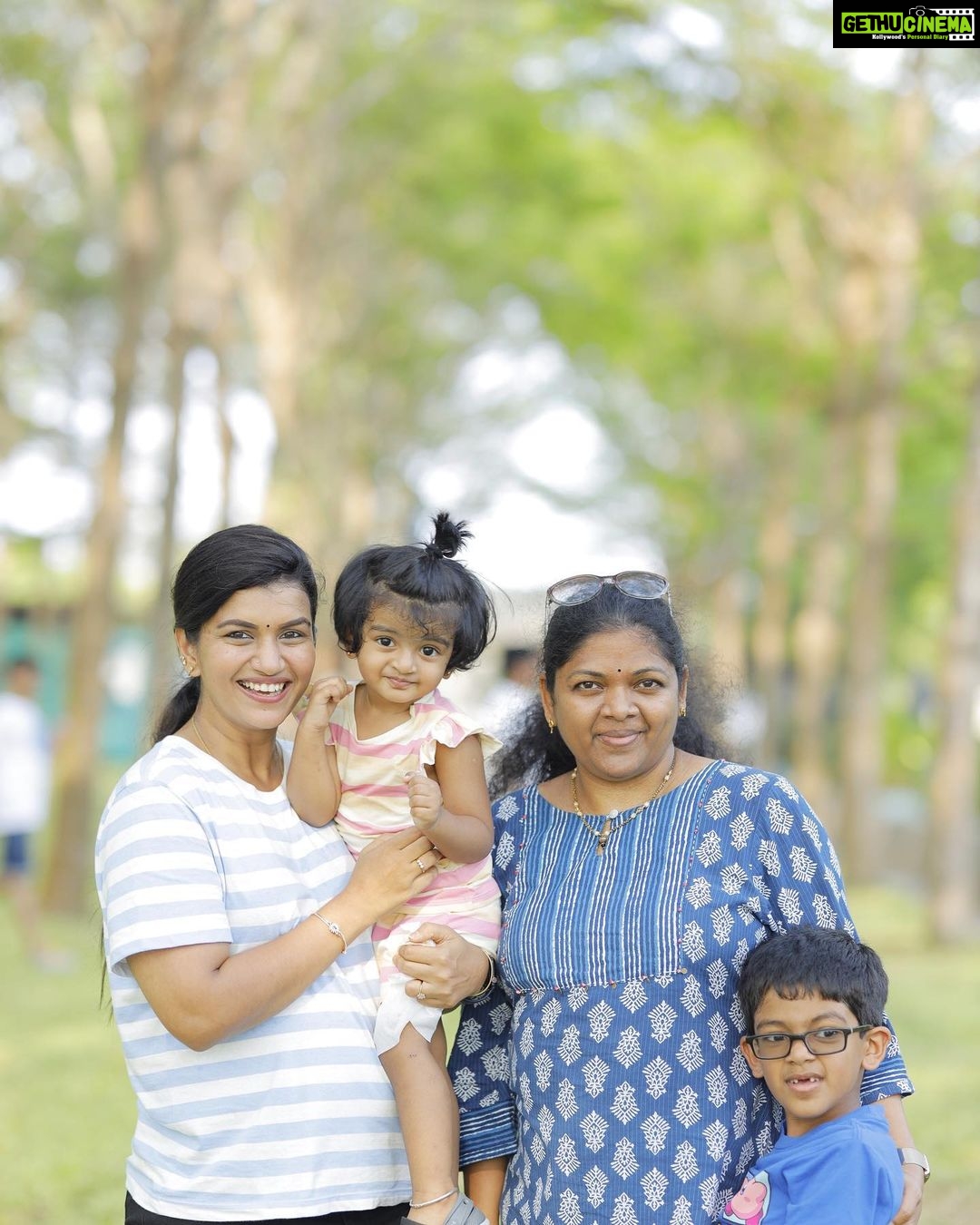 Sridevi Ashok Instagram - It’s family time . @ashok_chintala @sitara_chintala meeting her Atha, Mama and Arjun and Ajay Bava .. @sunrayvillageresort @sunraybeachfront #travelphotography #travelblogger Sunray Village Resort