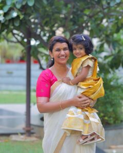 Sridevi Ashok Instagram - This is our Onam photoshoot.
@sitara_chintala you are soo grown up and looking damn cute.. 

We wish you all a Happy Onam 🫶❤️ 

Photography : @ashok_chintala 

#srideviashok #onamphotoshoot #onam #onam2023 #modelshoot #chennaiinfluencer #fashionblogger #fashionable #mommyblogger #chennaimommyblogger