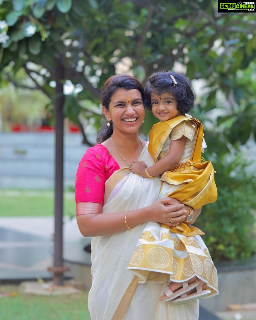 Sridevi Ashok Instagram - This is our Onam photoshoot. @sitara_chintala you are soo grown up and looking damn cute.. We wish you all a Happy Onam 🫶❤️ Photography : @ashok_chintala #srideviashok #onamphotoshoot #onam #onam2023 #modelshoot #chennaiinfluencer #fashionblogger #fashionable #mommyblogger #chennaimommyblogger Chennai, India