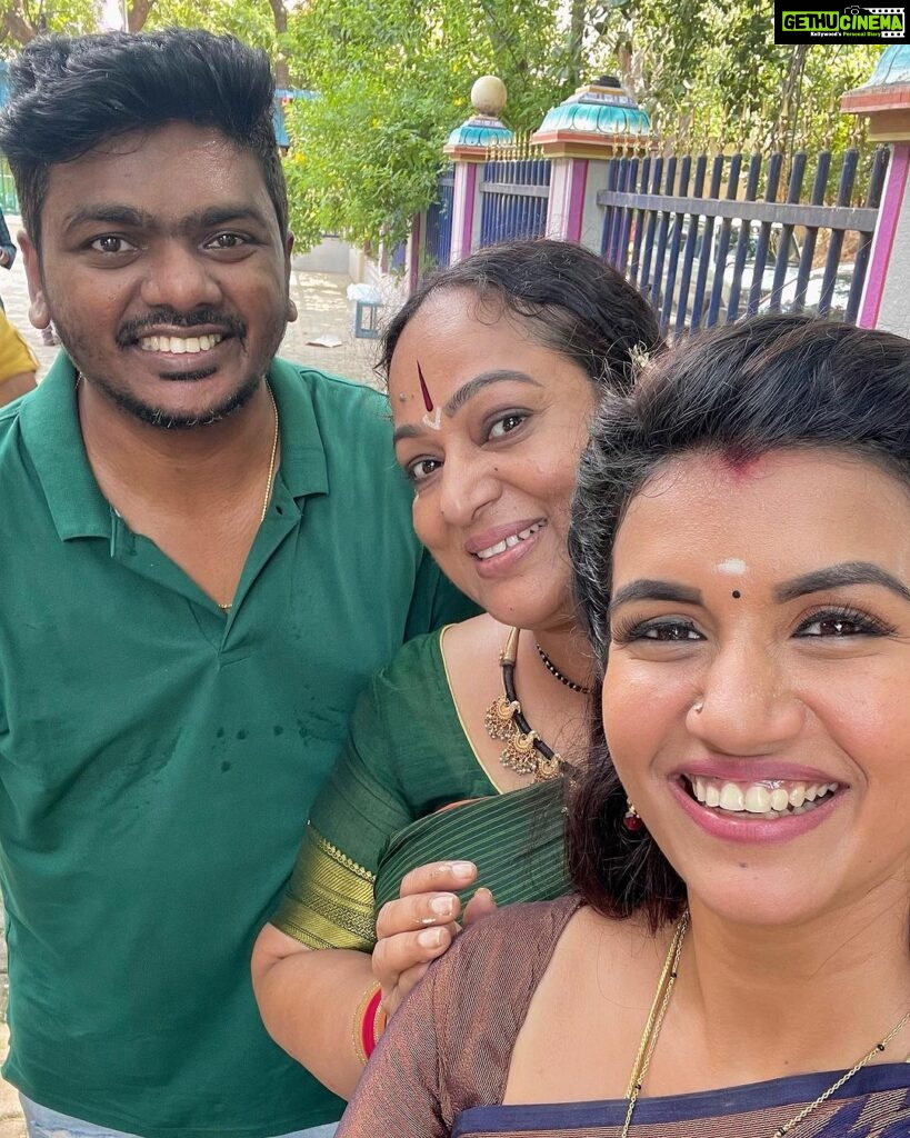 Sridevi Ashok Instagram - Happy Birthday @nalini.nair.official Amma. Kalyana Parisu till Modhalum Kaadhalum , you are the same and haven’t changed a bit . Your down to earth personality always takes you into better places . We all love you and god bless ❤️🫶🙏 .. Enjoy your day