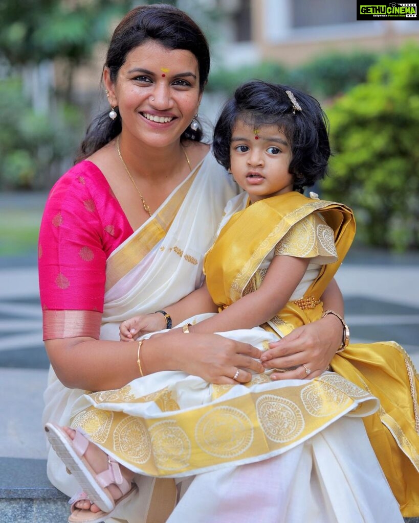 Sridevi Ashok Instagram - This is our Onam photoshoot. @sitara_chintala you are soo grown up and looking damn cute.. We wish you all a Happy Onam 🫶❤️ Photography : @ashok_chintala #srideviashok #onamphotoshoot #onam #onam2023 #modelshoot #chennaiinfluencer #fashionblogger #fashionable #mommyblogger #chennaimommyblogger Chennai, India