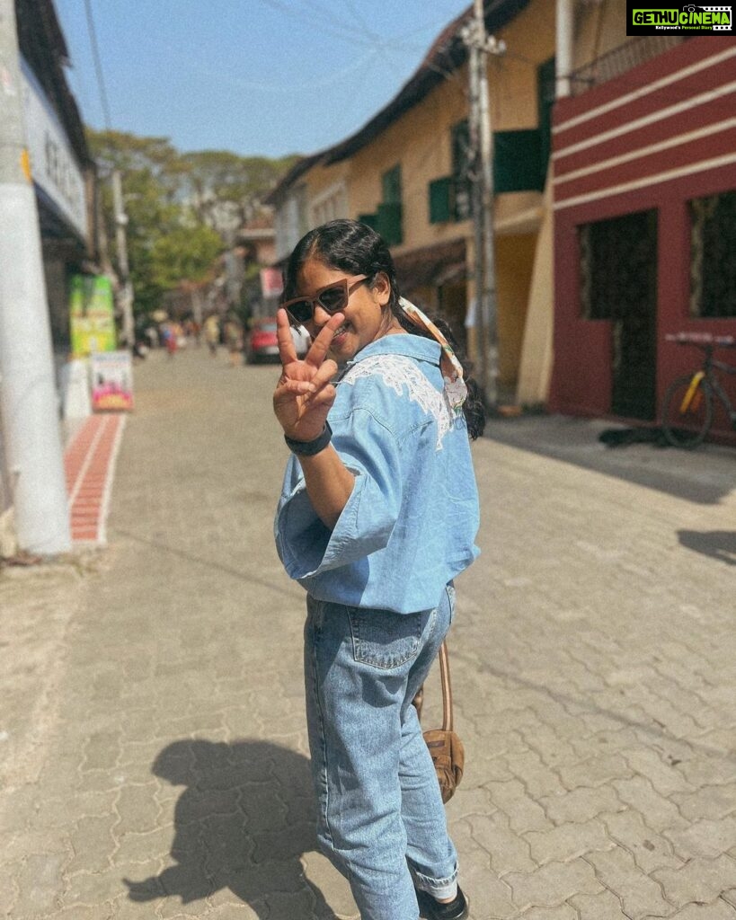 Srinda Instagram - “The main thing is to be moved,to love,to hope,to tremble,to live.” - #augusterodin #🌻 📸 - @zara___makeover ✨ Fort Kochi