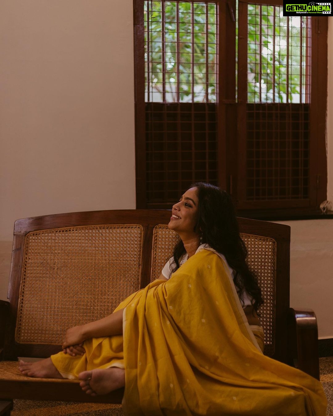 Srinda Instagram - Summer afternoon with @srindaa 🍂 . Wearing the softest saree from @the_urban_doe Hair and make up by @zara___makeover