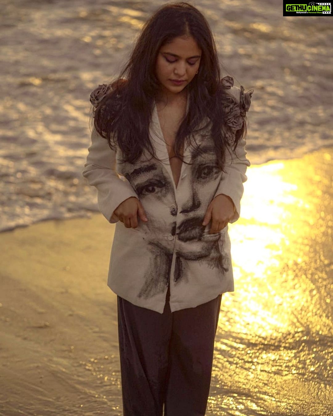 Srinda Instagram - 🧥 @aimee.loved 📸 @shajeerzeer 💄 @unnips
