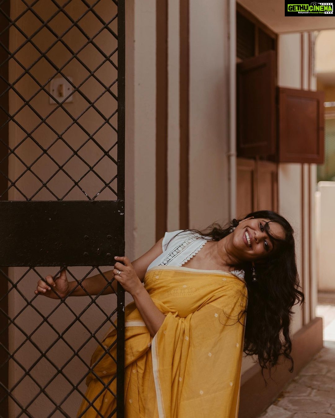Srinda Instagram - With @srindaa 🌻 Wearing @the_urban_doe 🍂 Hair and make up @zara___makeover 🌸