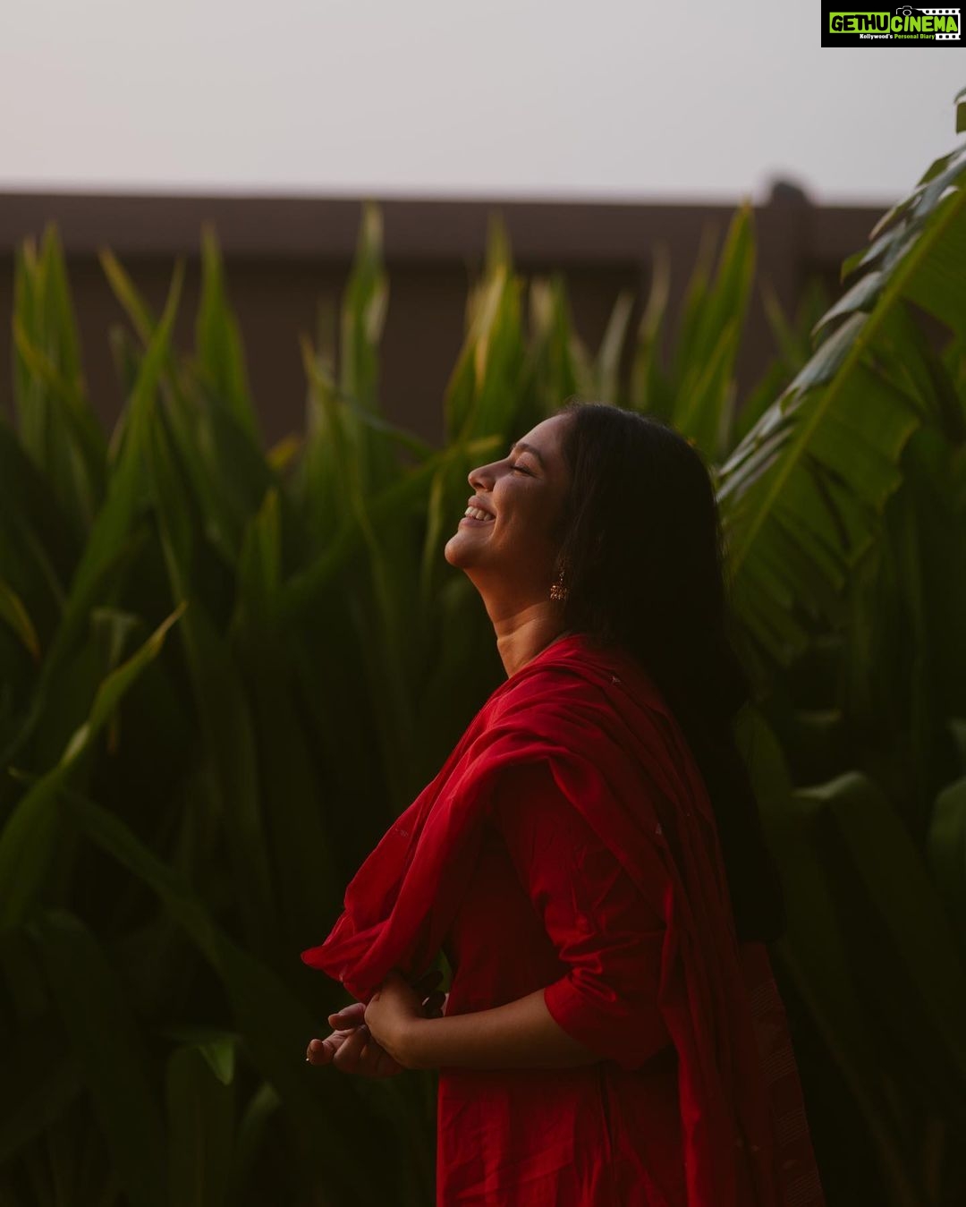 Srinda Instagram - Sunsets w @aishwaryashok @zara___makeover 🍃♥️