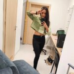 Srinidhi Ramesh Shetty Instagram - So it's a tiny tidy tuesday n while decluttering, I found some random mirror selfies in my gallery🙈 I wonder why was I clicking them though😅🤷🏻‍♀️ Are you one of those ppl too who click pictures but never upload or share anything anywhere🤭🤷🏻‍♀️ PS : The last pic, it's just me being the happiest😅🐒