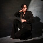 Srinidhi Ramesh Shetty Instagram - Black and a little bit of sparkle ✨️can never go wrong 🖤 Outfit @nikitamhaisalkar Makeup @ayeshasethstudio Hair @0hmygosh_josh Accessories @sataara19 @bharatg18 Pictures @rt_studioz Venue Partner @thelalitmumbai @livafashionin @missdivaorg Don’t forget to watch the Grand Finale of LIVA Miss Diva 2023 on 9th Sep only on @officialjiocinema , our exclusive streaming partner ✨ #LIVAMissDiva2023 #GrandFinale ✨️