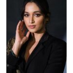 Srinidhi Ramesh Shetty Instagram - Black and a little bit of sparkle ✨️can never go wrong 🖤 Outfit @nikitamhaisalkar Makeup @ayeshasethstudio Hair @0hmygosh_josh Accessories @sataara19 @bharatg18 Pictures @rt_studioz Venue Partner @thelalitmumbai @livafashionin @missdivaorg Don’t forget to watch the Grand Finale of LIVA Miss Diva 2023 on 9th Sep only on @officialjiocinema , our exclusive streaming partner ✨ #LIVAMissDiva2023 #GrandFinale ✨️
