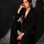 Srinidhi Ramesh Shetty Instagram - Black and a little bit of sparkle ✨️can never go wrong 🖤 Outfit @nikitamhaisalkar Makeup @ayeshasethstudio Hair @0hmygosh_josh Accessories @sataara19 @bharatg18 Pictures @rt_studioz Venue Partner @thelalitmumbai @livafashionin @missdivaorg Don’t forget to watch the Grand Finale of LIVA Miss Diva 2023 on 9th Sep only on @officialjiocinema , our exclusive streaming partner ✨ #LIVAMissDiva2023 #GrandFinale ✨️