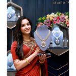 Srinidhi Ramesh Shetty Instagram - At the grand relaunch of Malabar Gold & Diamonds store - thrilled & overjoyed!! Thank you, Kalaburagi, for all the loveee 🌸🤍 @malabargoldanddiamonds ✨️