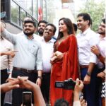 Srinidhi Ramesh Shetty Instagram - At the grand relaunch of Malabar Gold & Diamonds store - thrilled & overjoyed!! Thank you, Kalaburagi, for all the loveee 🌸🤍 @malabargoldanddiamonds ✨️