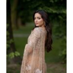 Srinidhi Ramesh Shetty Instagram – ✨️🌿🫶🏻

Saree @taruntahiliani
Stylist @niru05_raghupathy
Accessories @sonisapphire
Photos @kroplaczasu
Hair @mk_fryzjer 
Makeup @nam.cosmetics