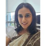 Sriranjani Sundaram Instagram - Good morning !!! This puff Kai crop top made for a very interesting choice for this saree🫰 #sareegram #sareelove