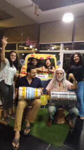 Sriranjani Sundaram Instagram - When great food and great hospitality makes you vibe with the owner 😜 
#bhangrarestaurant on ECR 
Happy Anniversary @raaghav4real @preetha_raaghav