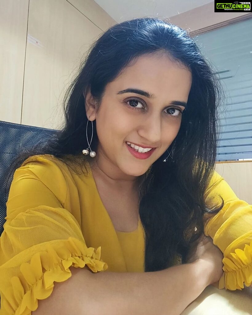 Sriranjani Sundaram Instagram - I love these earrings! They go well with soooo many of my outfits, both ethnic and western wear. And they're super low maintenance! As someone who doesn't even do her eyebrows, I'm sure you can understand why these earrings are always in my bag now! Tag that ultra #lowmaintenance girl! #dontdoeyebrows #dontwax #donthavetimeforgames