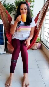 Sriranjani Sundaram Instagram - Morning routines like this 😍 really make me feel wholesome :) what's your peeve?

#petpeeves #greentealover #makemorningsbetter