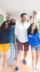 Sriranjani Sundaram Instagram - Taking a trip with my squad!! Squad leader @preetha_raaghav missing
#squadgoals #jugnuchallenge #baadshah #amitbhargav