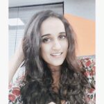 Sriranjani Sundaram Instagram - Some days you get extra reinforcements through random Karunais courtesy Nature... just my way of saying that This time last year I've had a good hair day 😅 #throwback