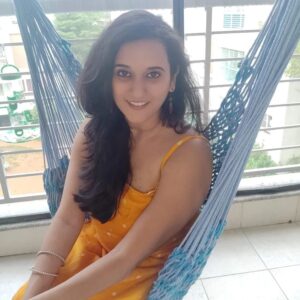 Sriranjani Sundaram Instagram - Bought material and got my tailor to stitch this sometime ago... He's been my tailor since my teens and continues to deliver the best stuff even for Veda! Sometimes amazing talent stays discovered only by a few. Best to continue your patronage with such people! Thank you Lokesh Anna :) Comment if you want his details! 

#lokeshtailor 

#iykyk