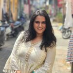 Sriranjani Sundaram Instagram - My beautiful wife @sriranjani_offl can sing a song for Murugar and for Jesus in her melodious voice.