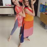 Sriranjani Sundaram Instagram - When #workingmoms must also work towards #childrensday celebrations :) Dance rehearsals with childhood friends be like... @vickivaish @realamitbhargav paathuko!